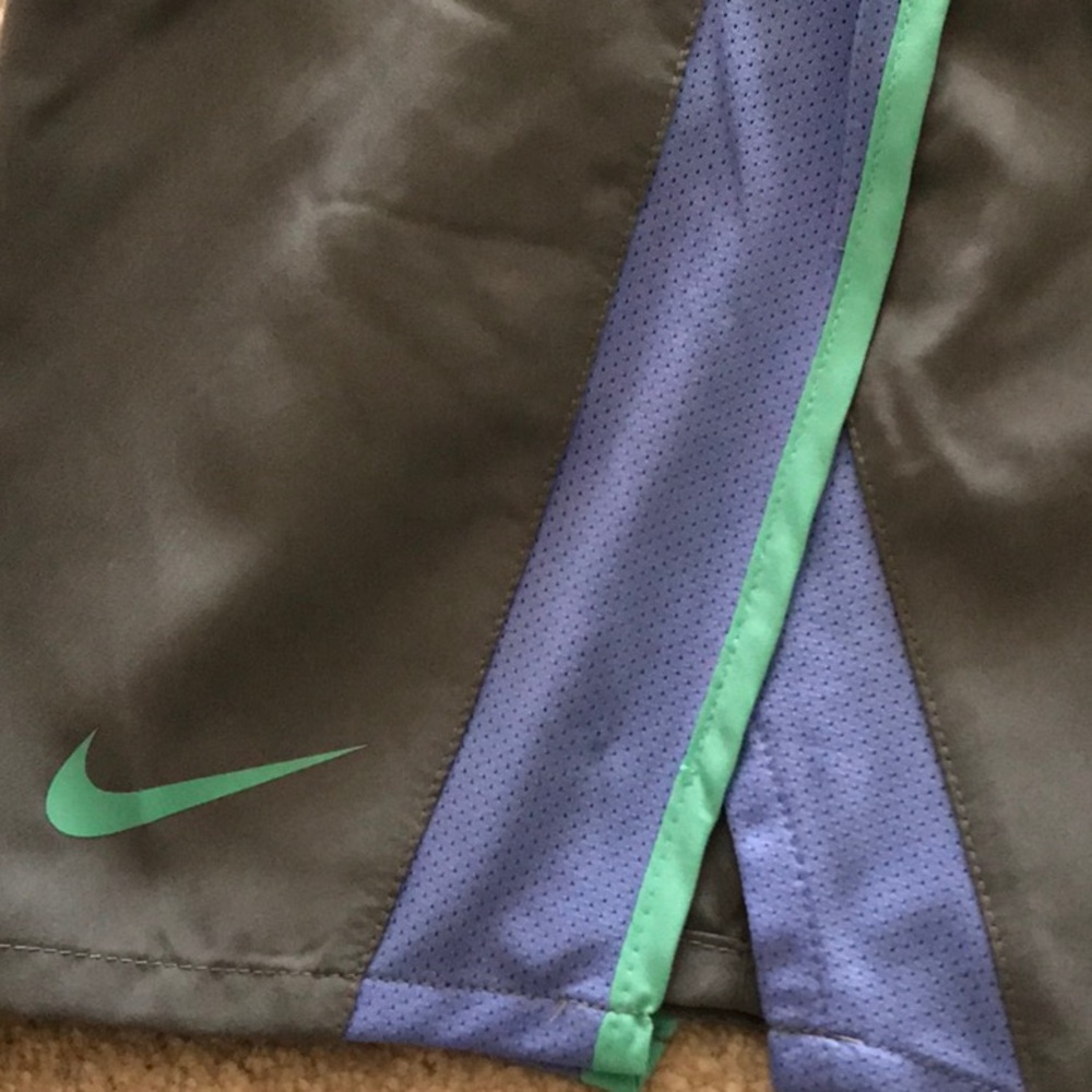 NIKE GIRLS RUNNING SHORTS - Picture 3 of 6